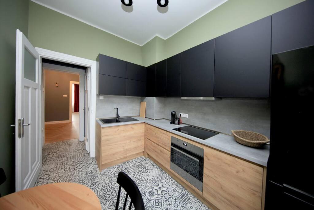 *citadel* 2br - Center
