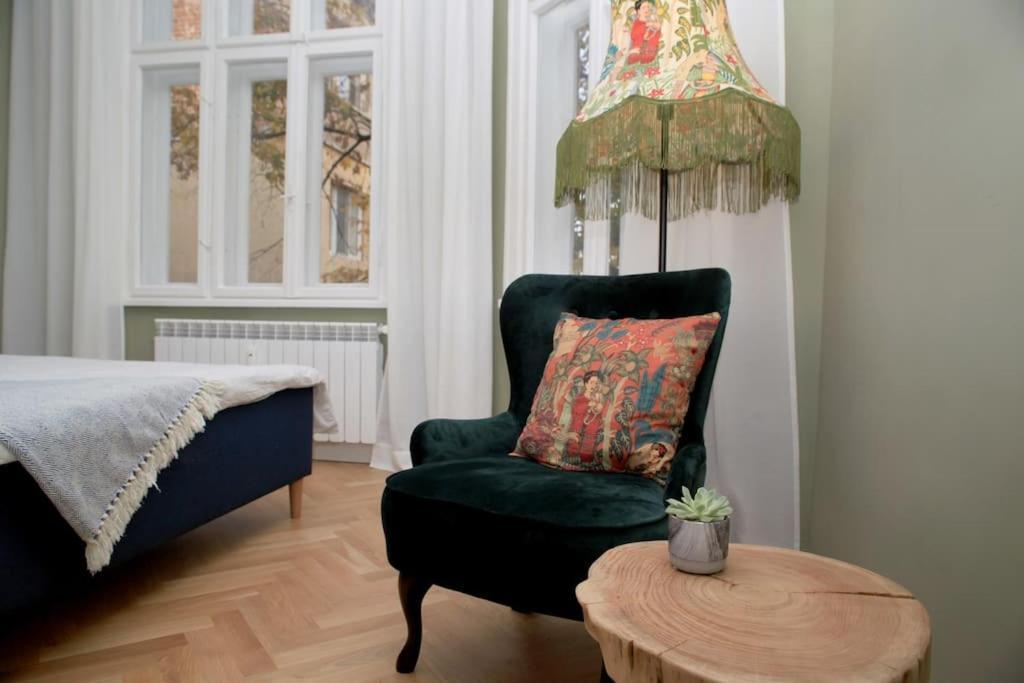 *citadel* 2br - Center *