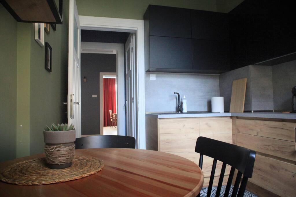 *citadel* 2br - Center