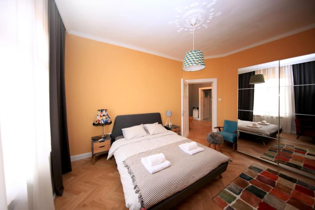 *citadel* 2br - Center
